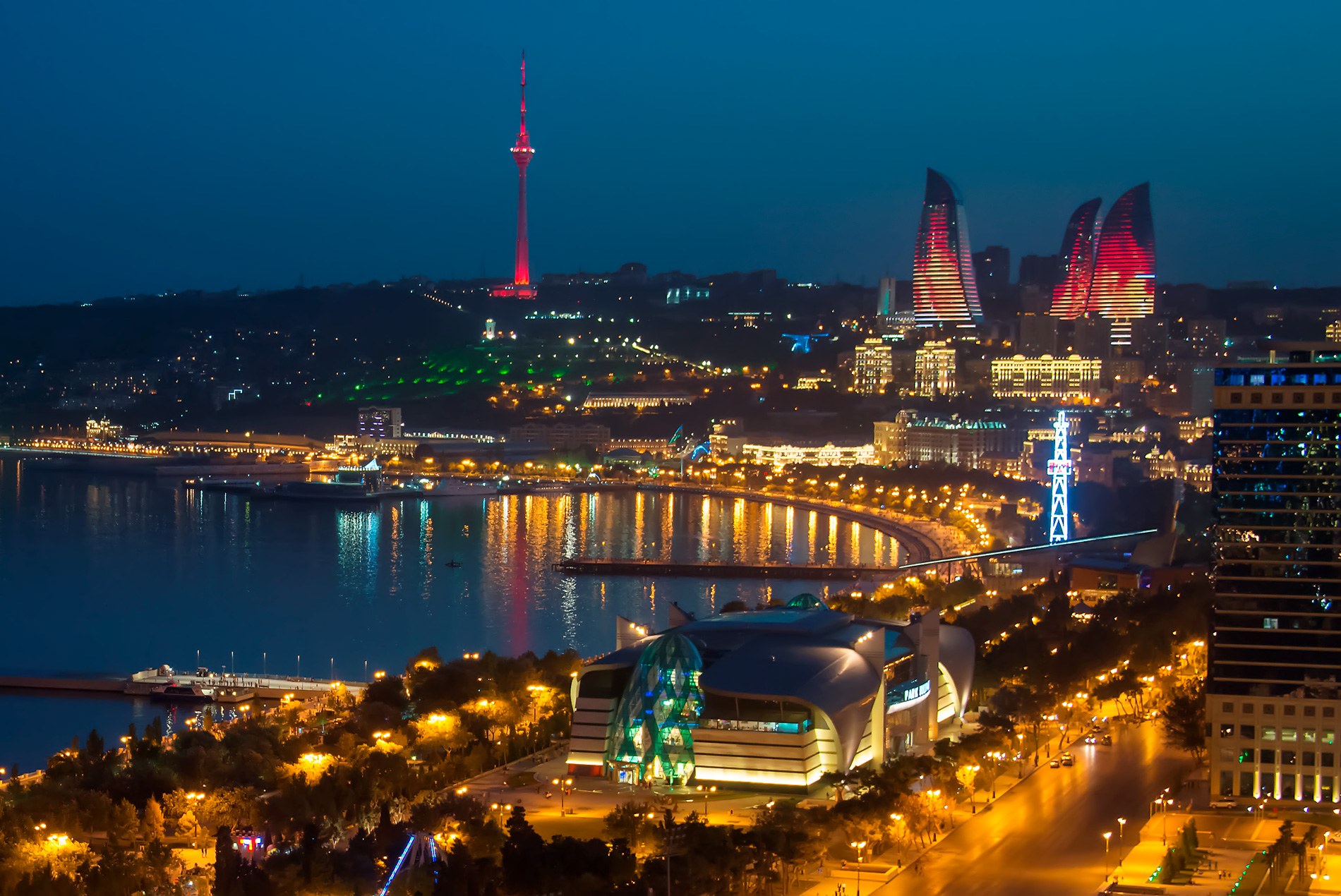 بازدید از شهر باکو در سفر خارجی به آذربایجان